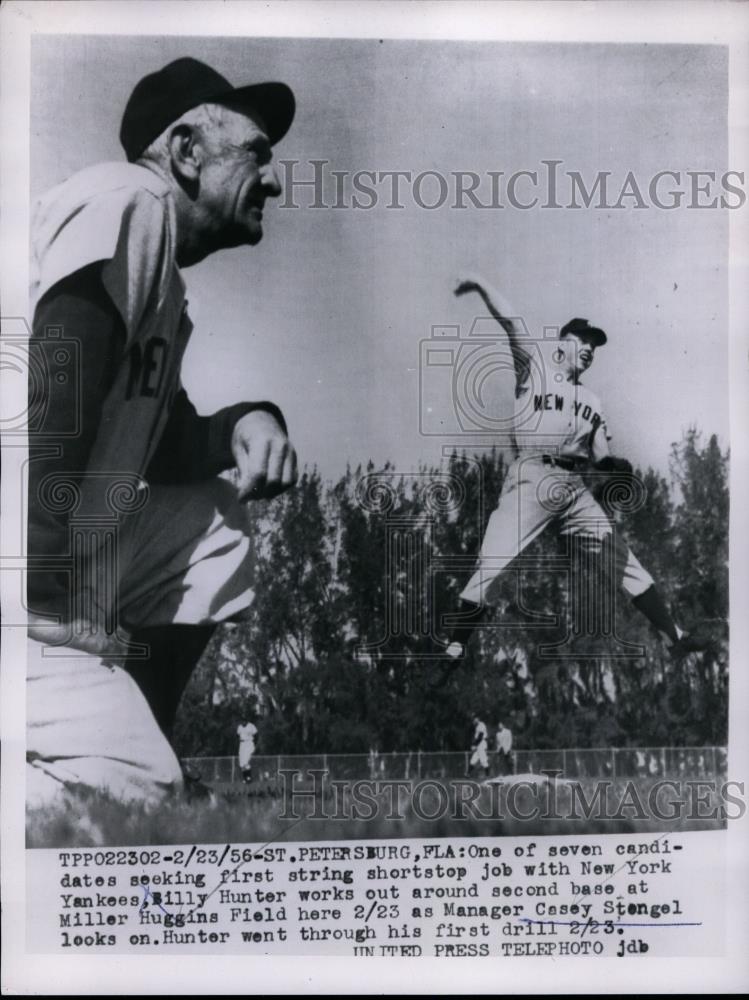 1956 Press Photo Yankee manager Casey Stengel, Billy Walker spring training - Historic Images