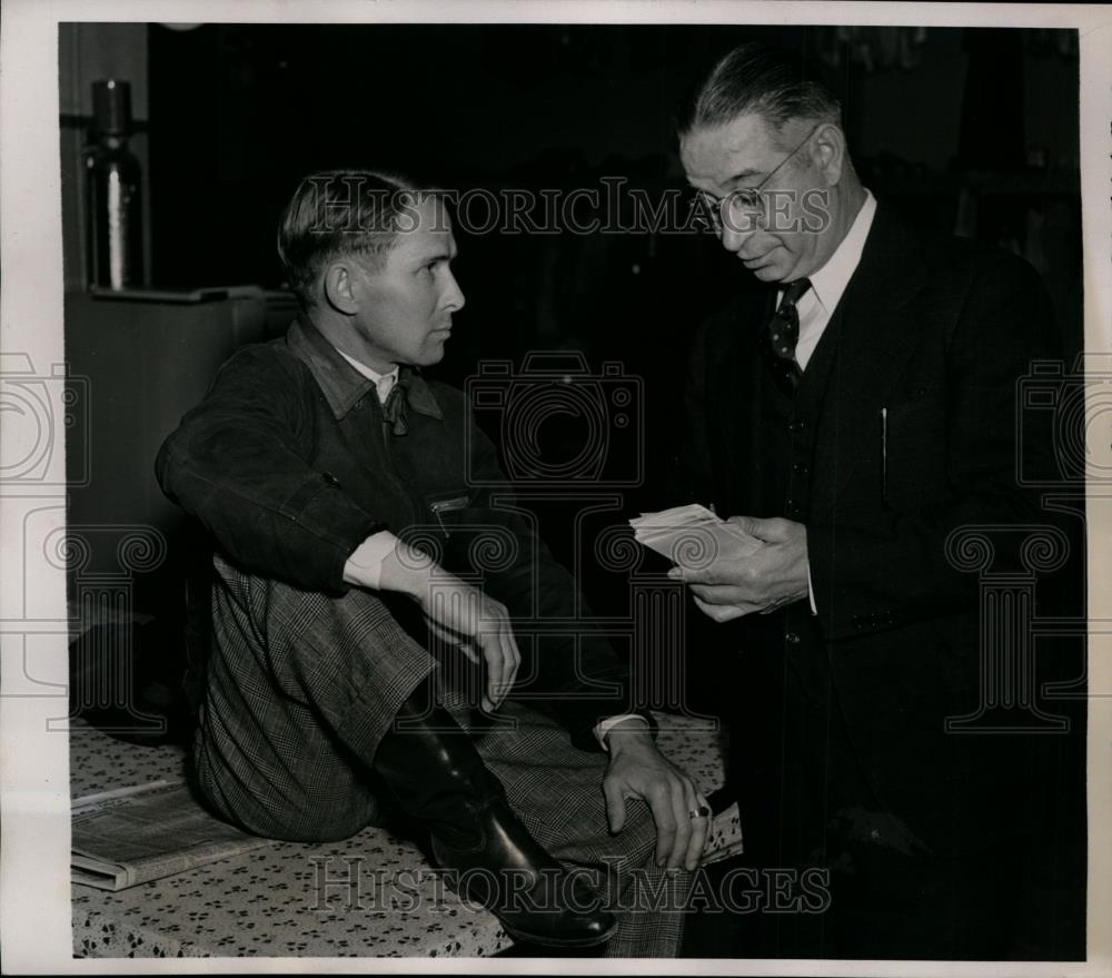 Jockey Charles Corbett with race expert Bill Roderick 1939 Vintage ...