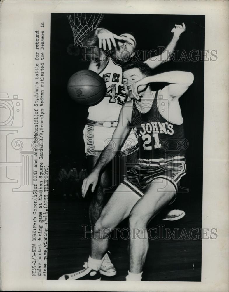 1951 Press Photo Herb Cohen of CCNY vs St John&#39;s Jack McMahon - net09925 - Historic Images