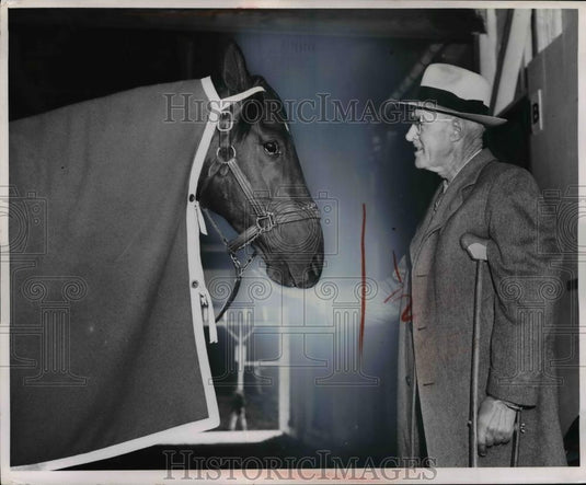 1956 Press Photo Racehorse Prince Khaled & trainer Tom Taylor at stables - Historic Images