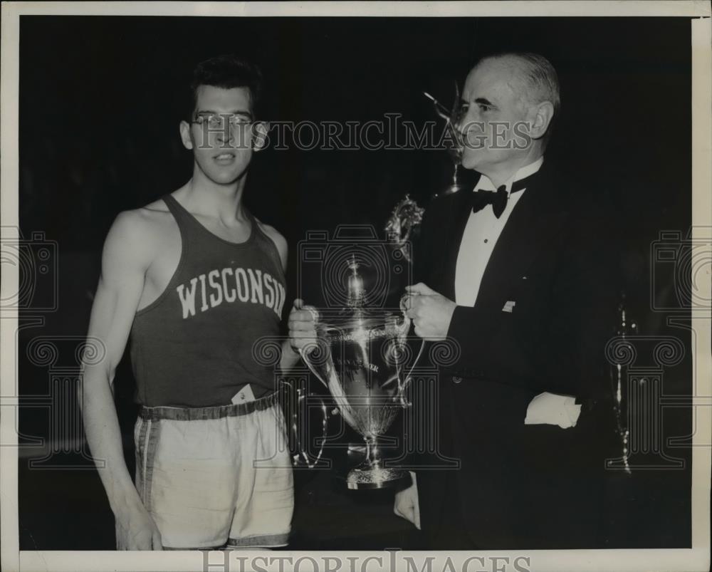 1940 Press Photo Charles Fenske &amp; trophy from JW Magan at Wisconsin track - Historic Images