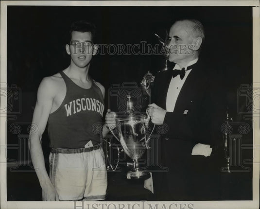 1940 Press Photo Charles Fenske & trophy from JW Magan at Wisconsin track - Historic Images