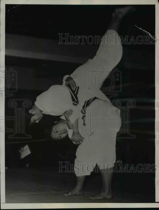 1936 Press Photo Japanese women wrestlers Maksano Norit & Reiko Akutagama - Historic Images