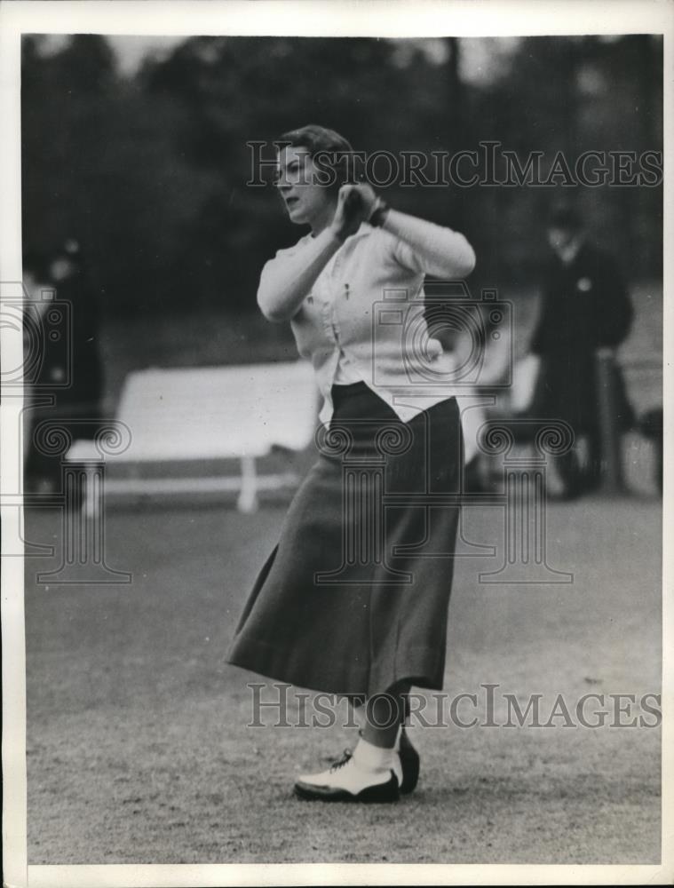 1935 Press Photo Barbara Stoddard at Women&#39;s North &amp; South golf in NC - Historic Images