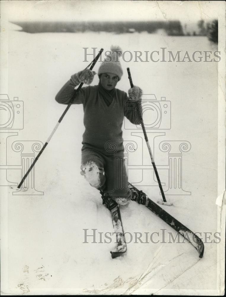 1929 Press Photo Katherine Ball skiing at Lake Placid club in NY - net18095 - Historic Images