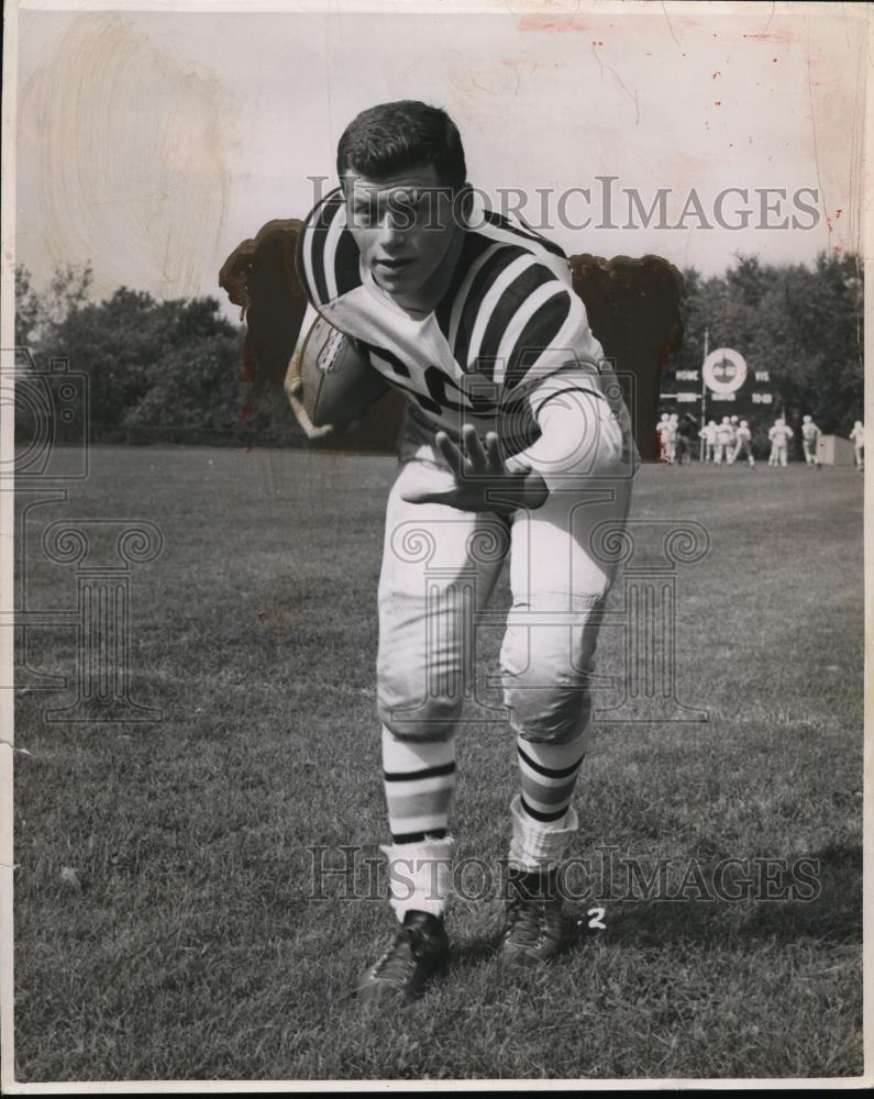 1951 Press Photo Harry Eisner football halfback with a broken collarbone - Historic Images