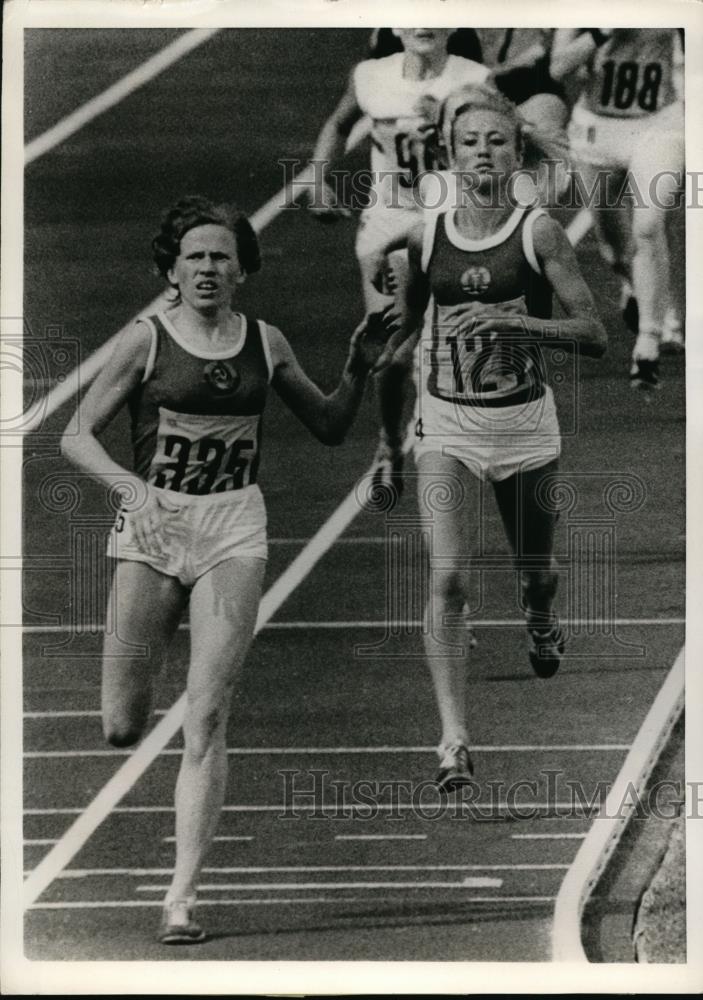 1972 Press Photo Ludmila Bragina vs Karin Burneleit in 1500 meter Olympic run - Historic Images