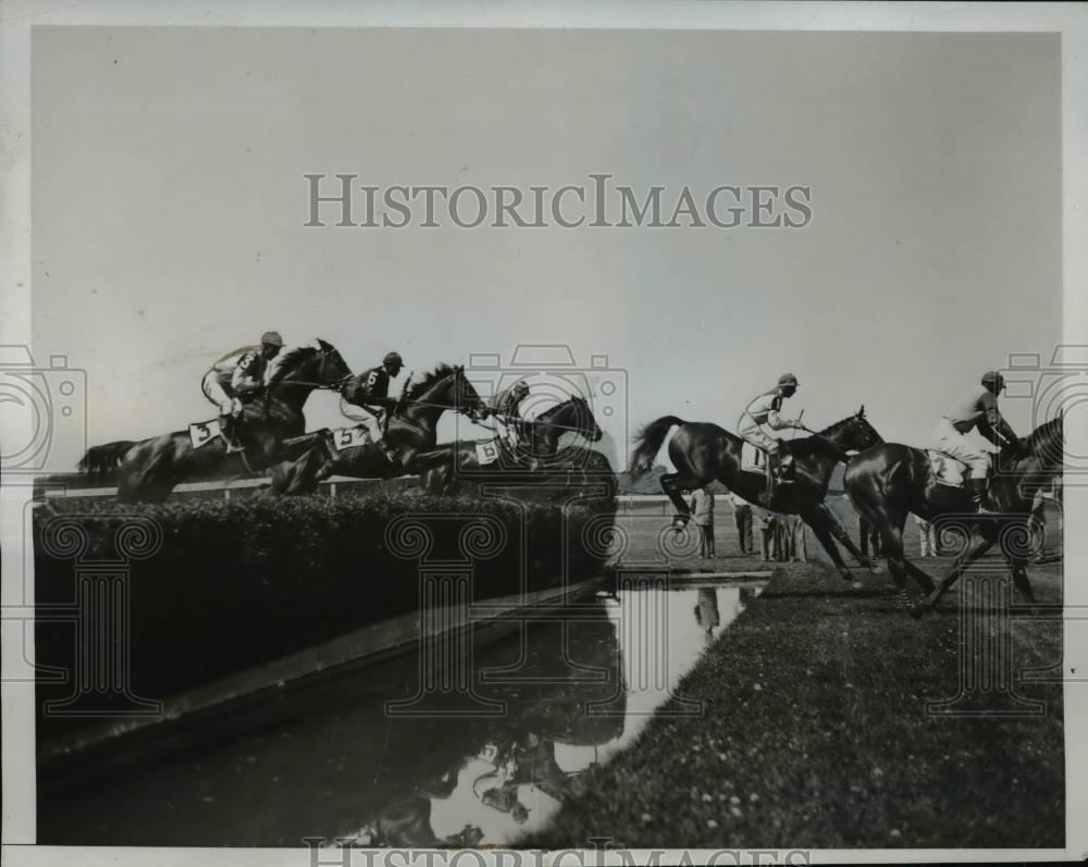 1935 Press Photo Belmont Park NY race Spinach wins vs Blackcock, Lord Johnson - Historic Images