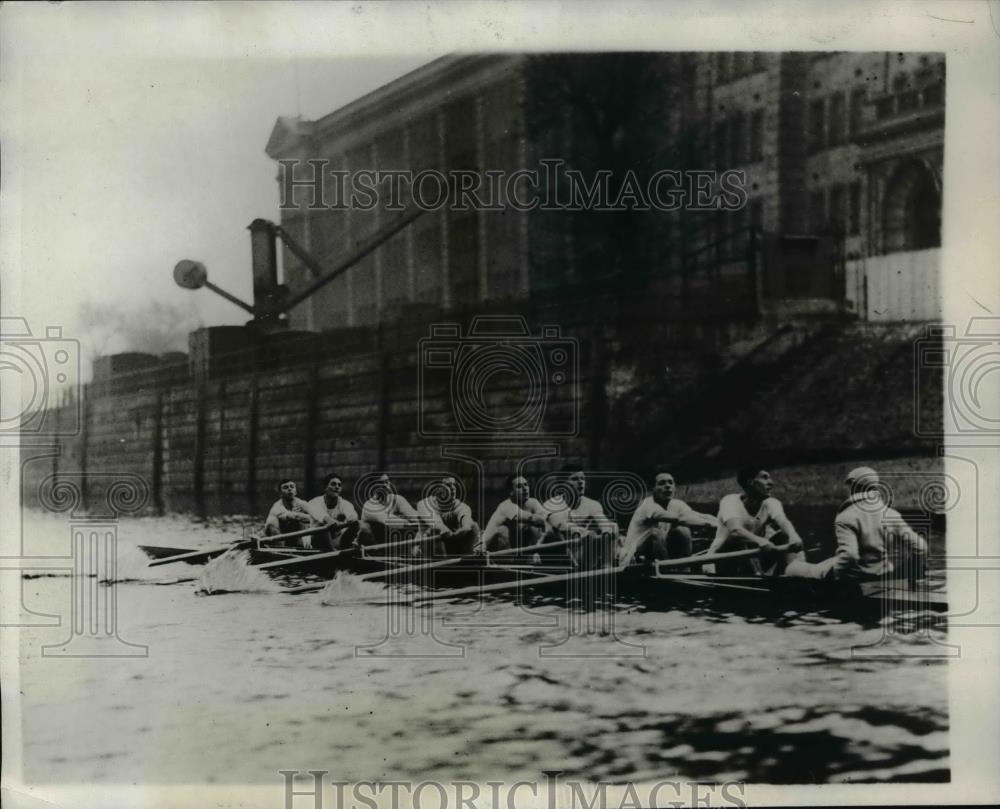 1929 Press Photo Cambridge crew at Putey England to race Oxford - net18812 - Historic Images