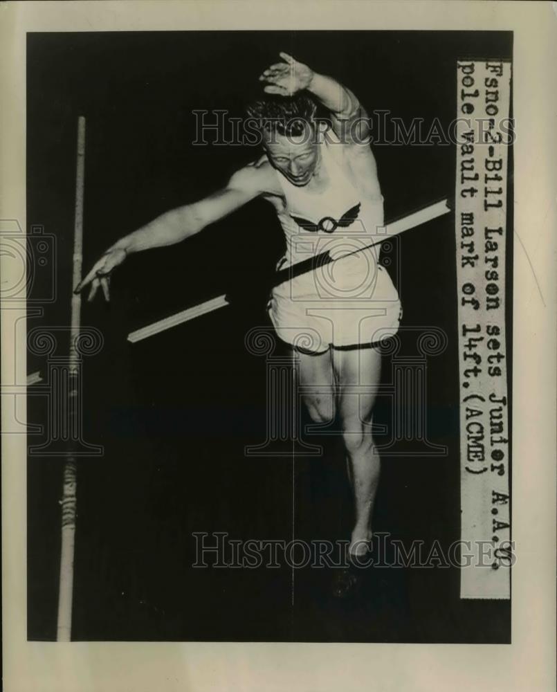 1949 Press Photo Bill Larsen sets Junior AAU pole vault mark at 14 feet - Historic Images