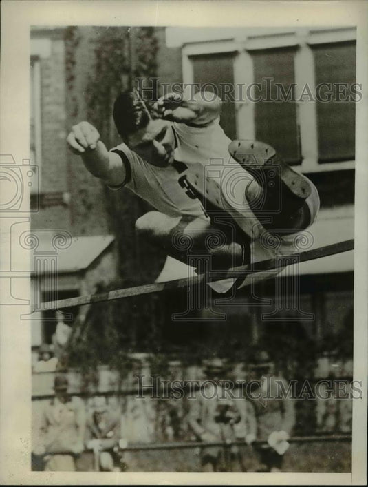 1930 Press Photo ESO Congdon wins high jump at Queen's Club in London - Historic Images
