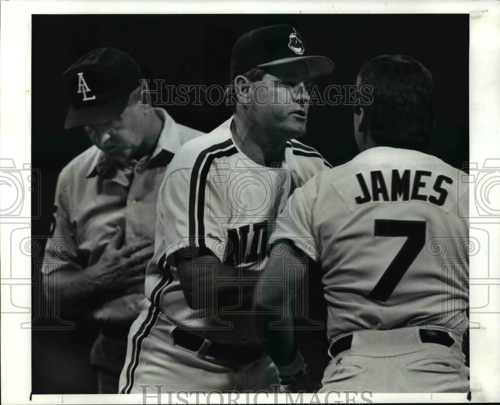 1991 Press Photo Indians first base coach, Mike Hargrove, Ted Hendry - Historic Images