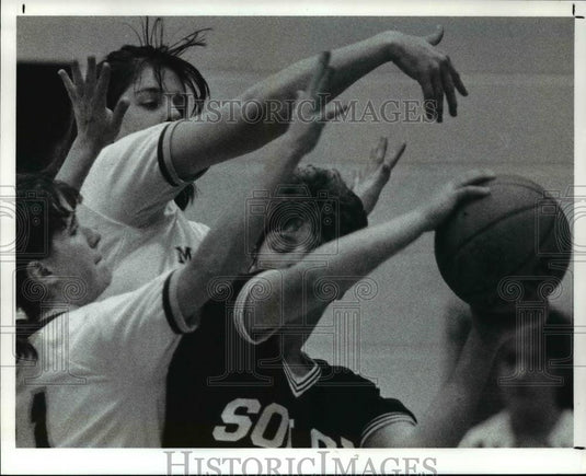 1990 Press Photo Magnificats Beth Trzcinski, top left, and Erin Mahoney. - Historic Images
