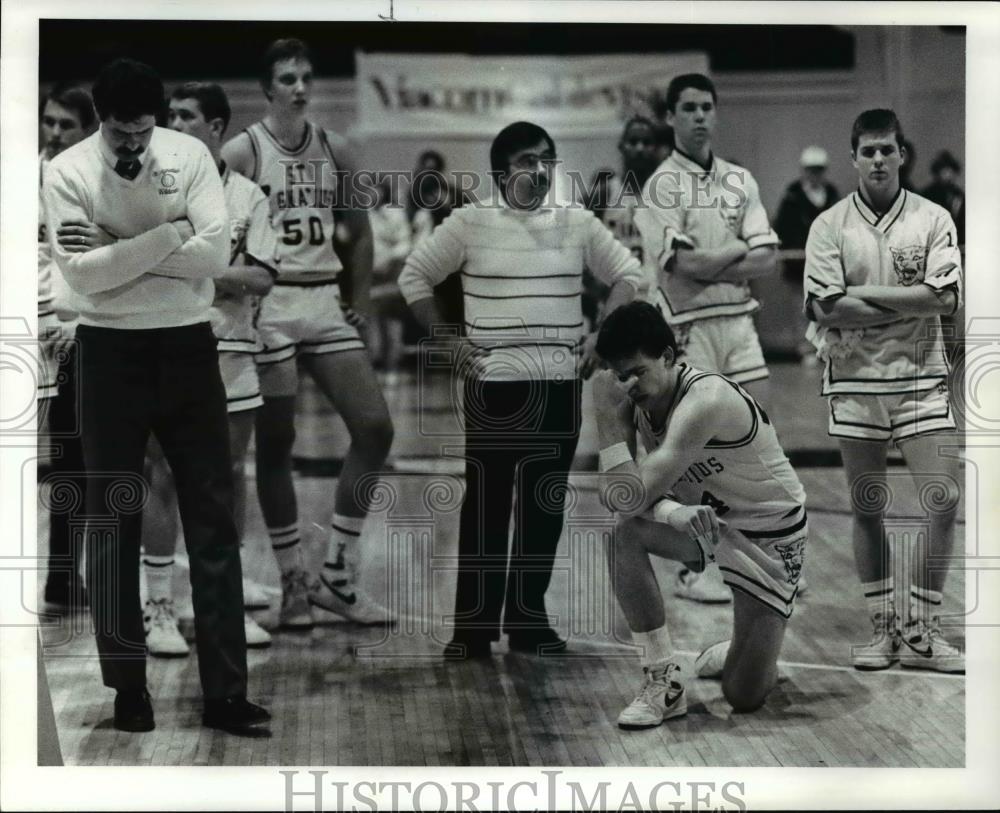 1987 Press Photo A stunned St Ignatius during the awards ceremony. - cvb57845 - Historic Images