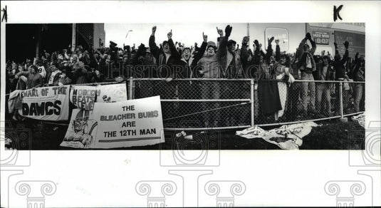 1987 Press Photo Fans at the Browns - Jets Playoff Game - cvb57857 - Historic Images