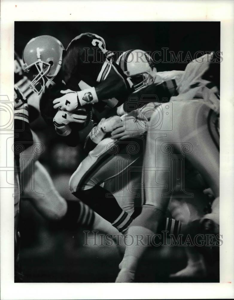 1991 Press Photo Eric Metcalf Runs Ball During First Quarter Action - cvb57954 - Historic Images