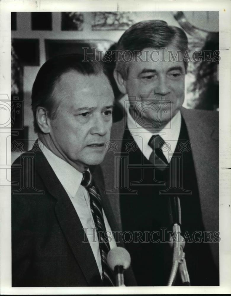 1987 Press Photo: Hank Peters and Doc Edwards - cvb58038 - Historic Images