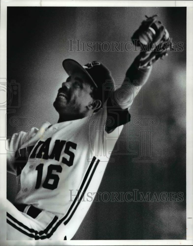 1989 Press Photo Felix Fermin-Indians baseball player - cvb58109 - Historic Images