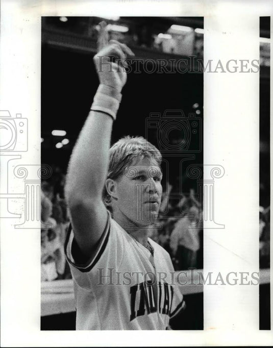 1988 Press Photo Cory Snyder, takes curtain call after home run to win the game. - Historic Images