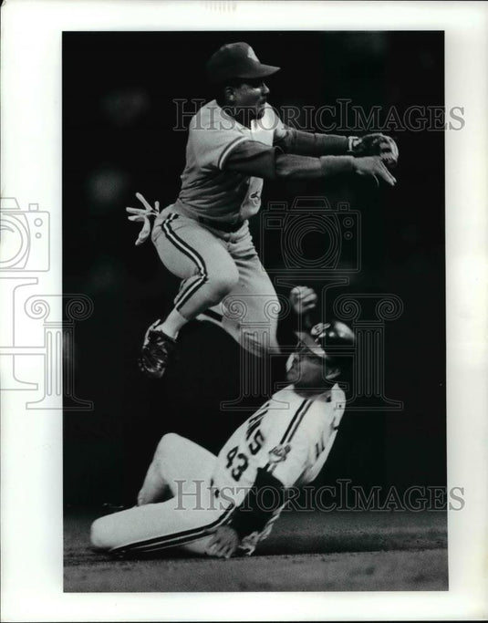 1991 Press Photo Blue Jays SS Manny Lee tries to turn double play - cvb58283 - Historic Images