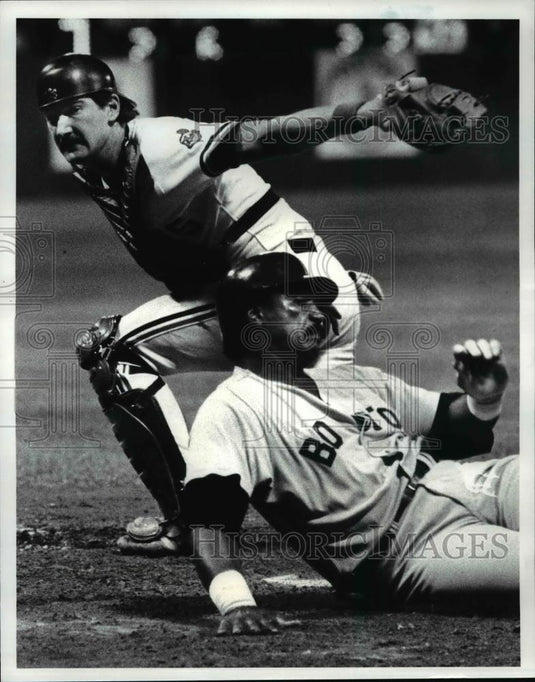 1986 Press Photo Andy Allanson Waits for the Call After Jim Rice Slides Safely - Historic Images