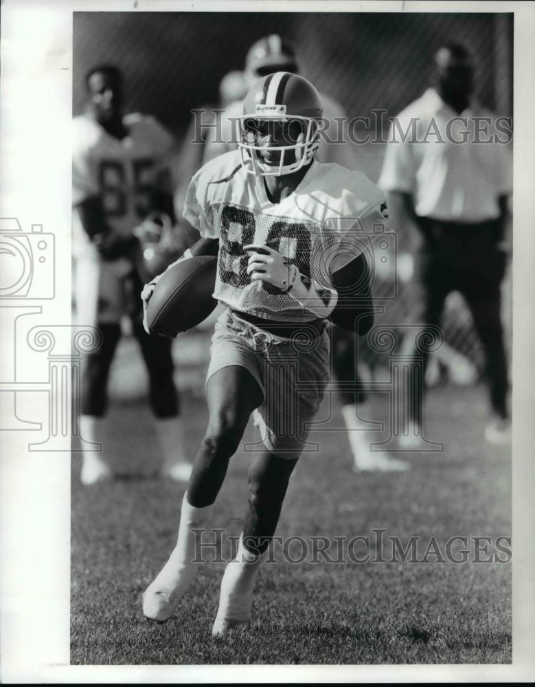 1988 Press Photo Gerald McNeil Practicing Running the Ball Back - cvb58351 - Historic Images