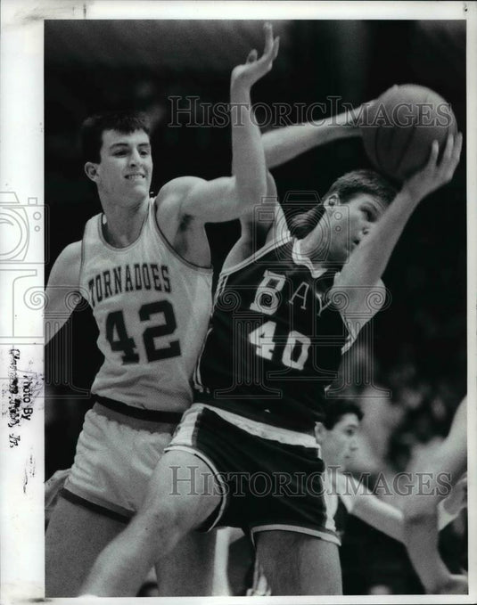 1989 Press Photo Battle for a Rebound - cvb58354 - Historic Images