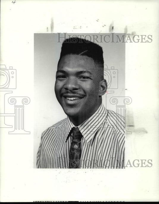 1990 Press Photo Malcom Sims with Shaker Heights basketball - cvb58372 - Historic Images