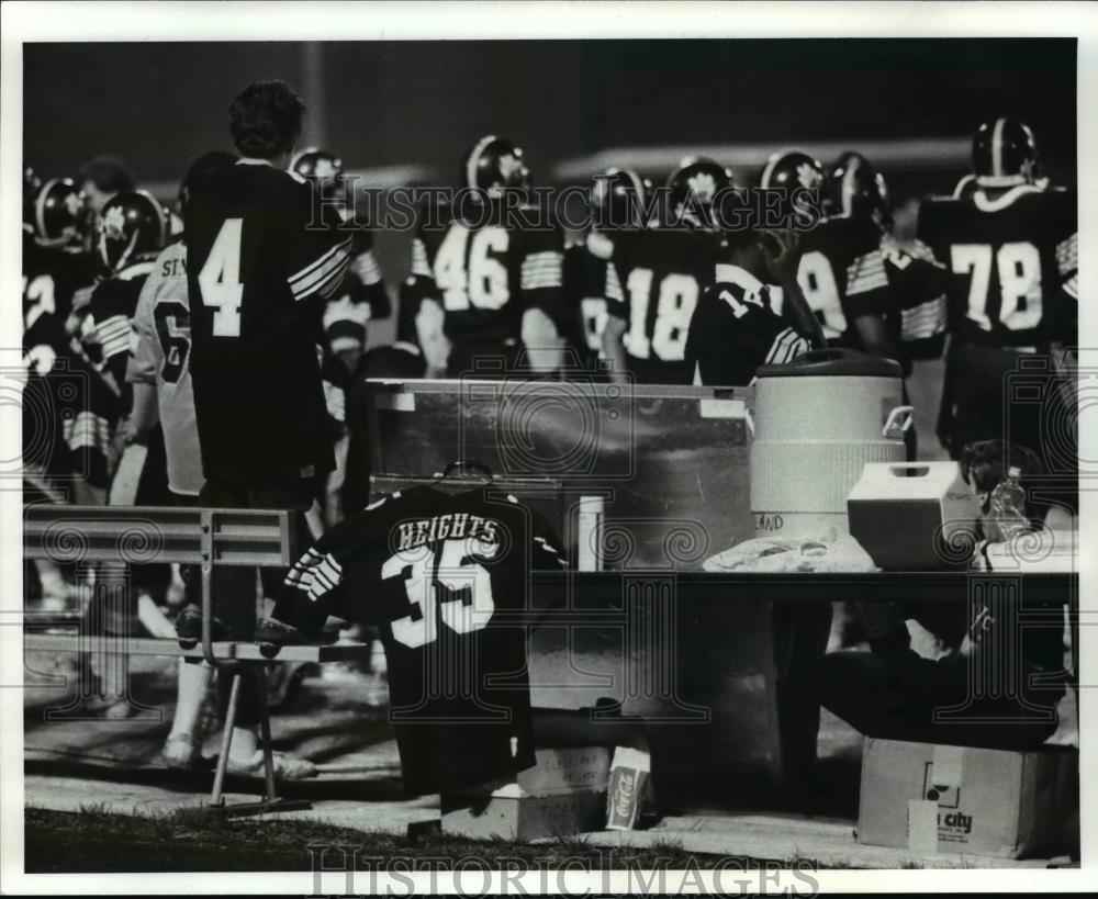 1986 Press Photo The Jersy of Anthony Venable III hangs behind the Cleveland Hts - Historic Images