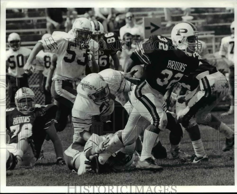 1986 Press Photo Rich Hullum of Padua beaks a tackle for a 1st down - cvb58499 - Historic Images