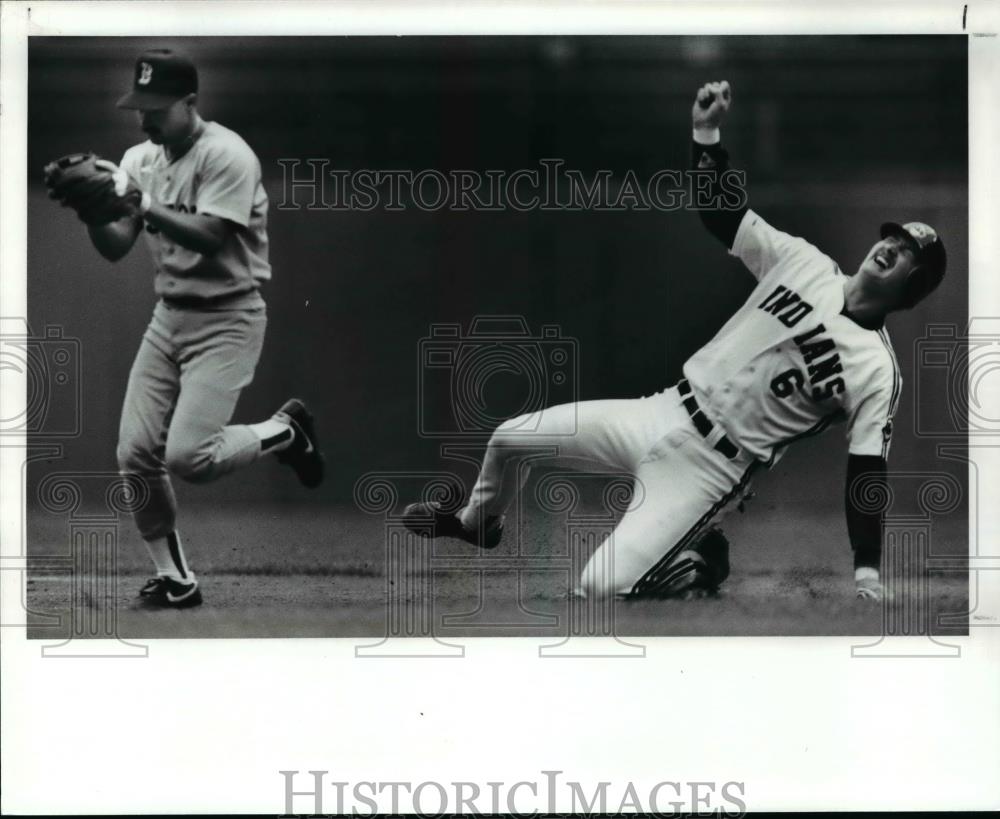 1989 Press Photo Andy Allanson slides too late into 2nd base as he is forced out - Historic Images