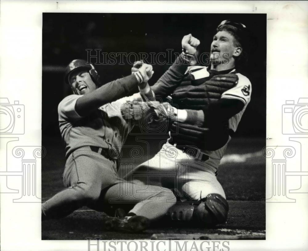 1988 Press Photo: David Valle thrown out trying to score - cvb58708 - Historic Images