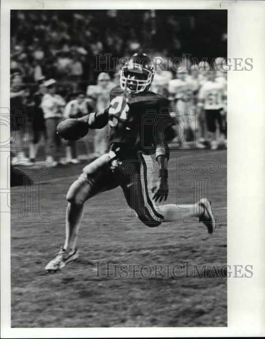 1986 Press Photo P. J. Allen Runs Around the End for the Only TD - cvb58811 - Historic Images