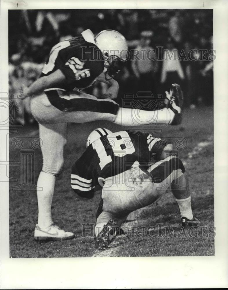 1985 Press Photo Kickeds his 2nd field goal in the 1st half to make it 6-0 - Historic Images