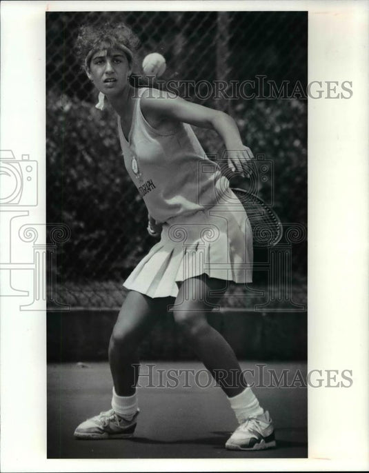 1990 Press Photo Lisa Barna-Plain Dealer Junior Tennis tournament. - cvb63495 - Historic Images