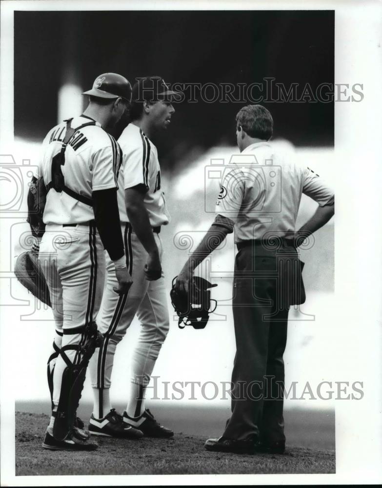 1989 Press Photo Indians vs As-baseball scene - cvb63525 - Historic Images