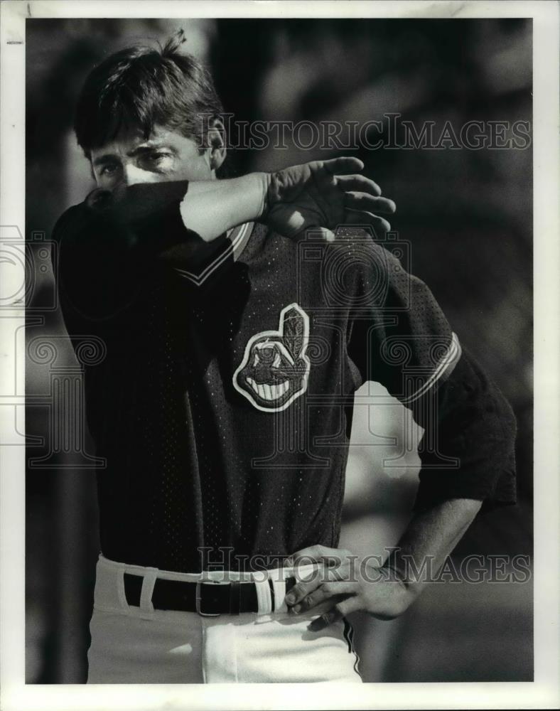 1987 Press Photo Ed Vande Berg wipes of the sweat - cvb63653 - Historic Images