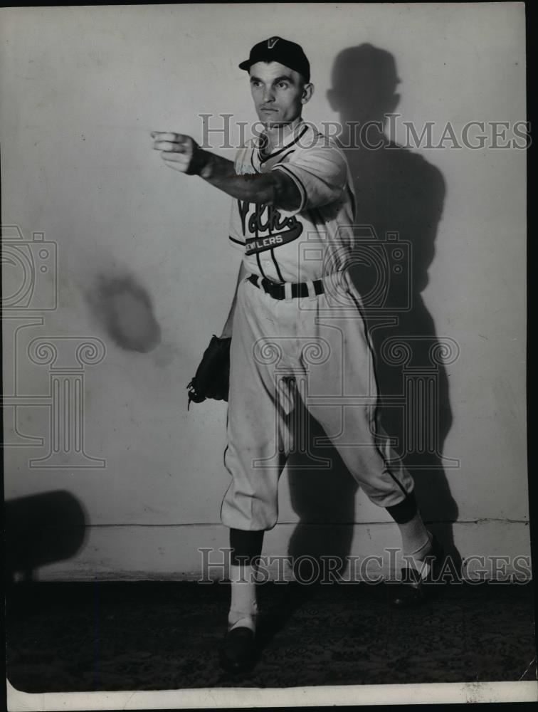 1946 Press Photo George (Lefty) Chakan, Volk Jewele Pitcher, Class A. - Historic Images