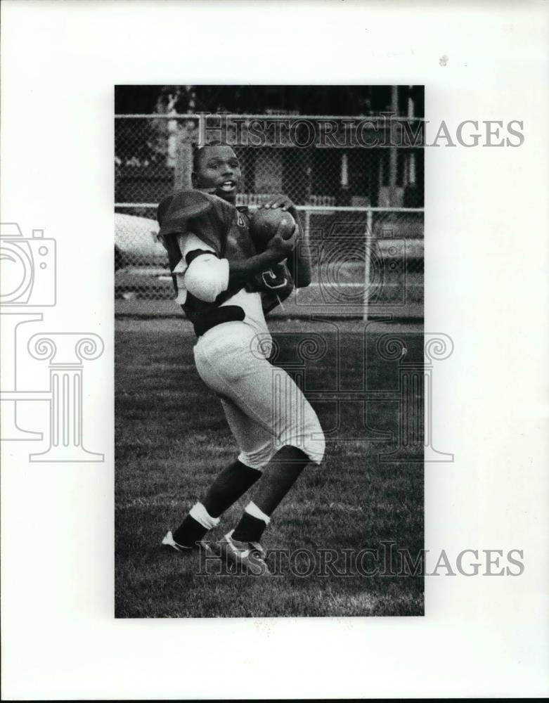 1989 Press Photo Damon Lambert, linebacke and punt returner for Shaw High School - Historic Images