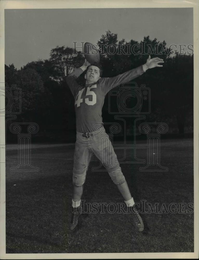 1946 Press Photo Bob Gibson, freshman quarterback, Youngstown State Penguins - Historic Images