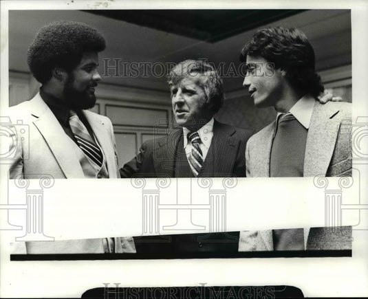 Press Photo Charlie Hall, Jim Nimowski and Brian Sipe of the Cleveland Browns - Historic Images