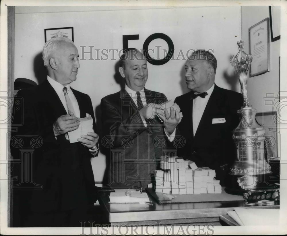 Press Photo Distributing tickets - cvb63965 - Historic Images