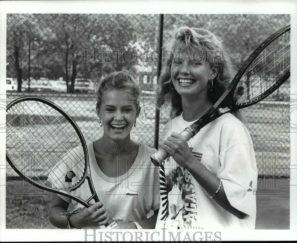 1989 Press Photo Sarah Brown and Anne Brown are tennis players - cvb64107 - Historic Images