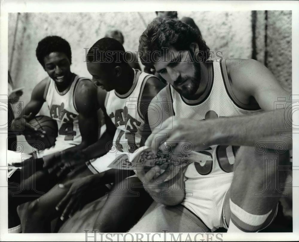 1985 Press Photo Ben Pouquette, Mark West and Edgar Jones-Cavs players - Historic Images