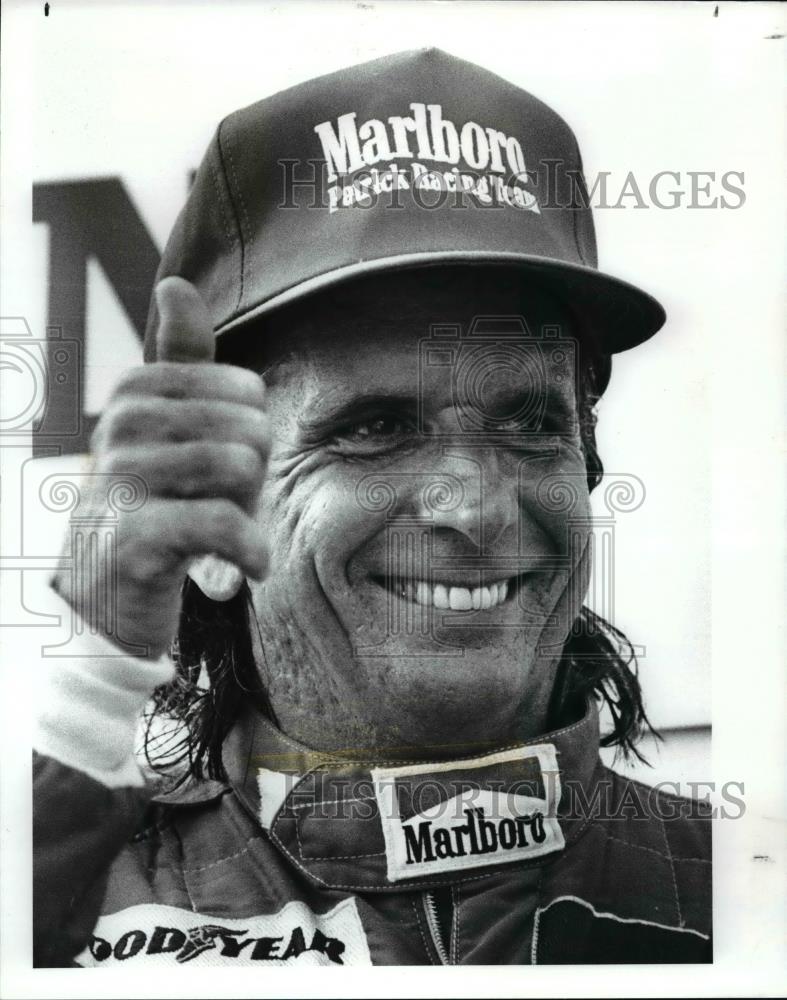 1987 Press Photo Bud Winner Emerson Fittipaldi gives thumbs up - cvb64330 - Historic Images