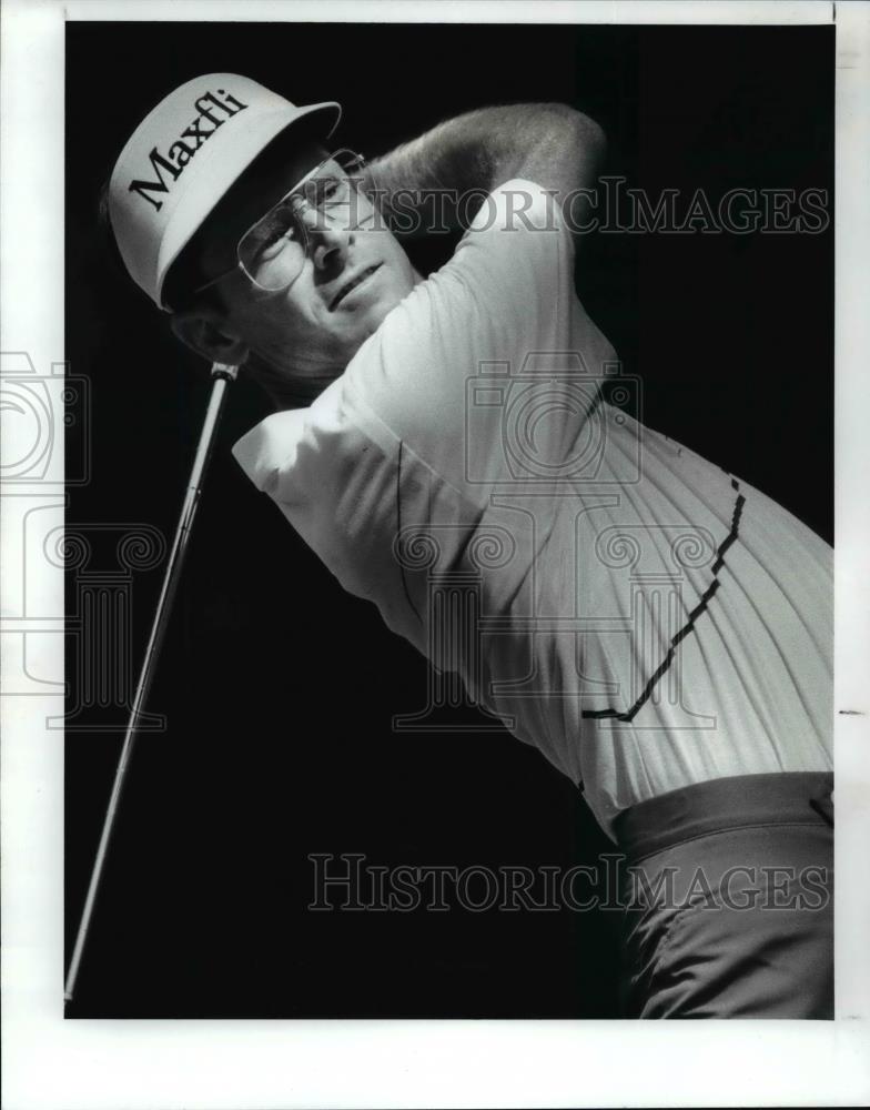 1988 Press Photo Golf Mike Reid teeing off at the 4th hole - cvb64441 - Historic Images