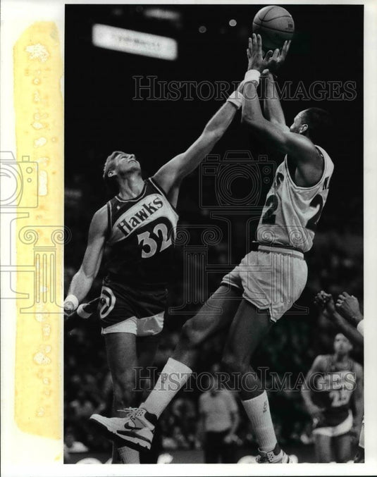 Press Photo Hawks Player in Action Against Unidentified Team Player - cvb64486 - Historic Images