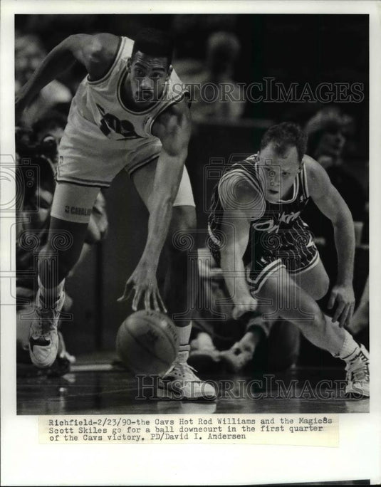 1990 Press Photo The Cavs Hot Rod Williams and Magic's Scott Skiles. - cvb64658 - Historic Images