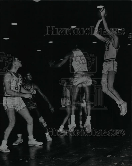 Press Photo Clarence "Bevo" Francis star of the Rio Grande College team - Historic Images