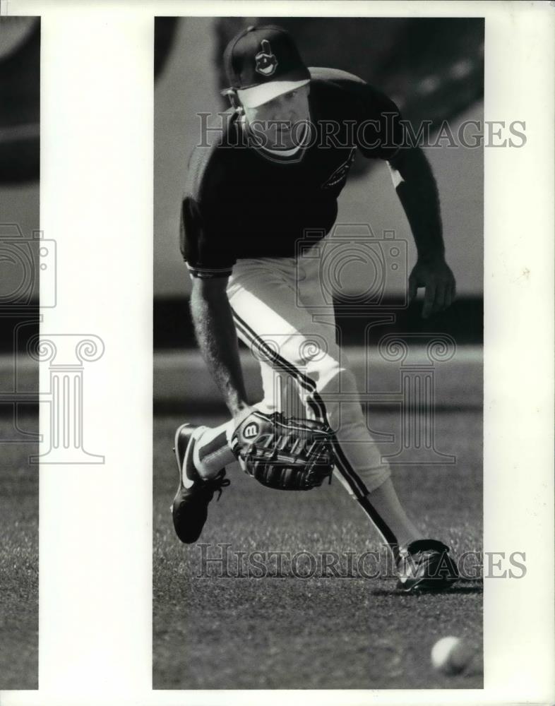 1990 Press Photo Mitch Webster fields a grounder in the outfield - cvb64697 - Historic Images